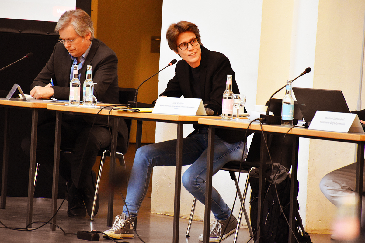 Ina Stelljes, Abteilungsleiterin Öffentlichkeitsbeteiligung BASE (38. NBG-Sitzung, 11.05.2020/Berlin) (Quelle: Aygül Cizmecioglu) Ina Stelljes, Abteilungsleiterin Öffentlichkeitsbeteiligung BASE (38. NBG-Sitzung, 11.05.2020/Berlin)