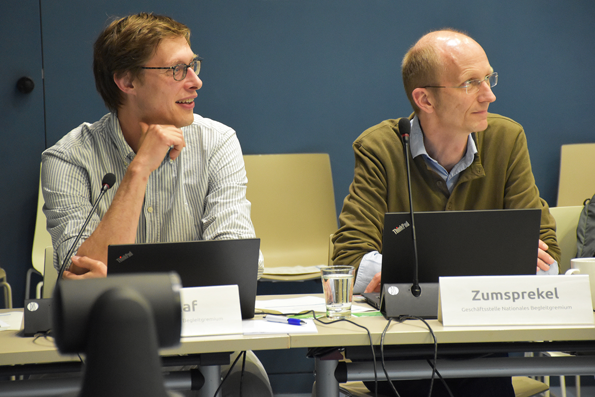Stefan Banzhaf & Heiko Zumsprekel, Geologen aus der NBG-Geschäftsstelle (76. NBG-Sitzung, 4.7.2023/Berlin-Online) (Quelle: Aygül Cizmecioglu) Stefan Banzhaf & Heiko Zumsprekel, Geologen aus der NBG-Geschäftsstelle (76. NBG-Sitzung, 4.7.2023/Berlin-Online)