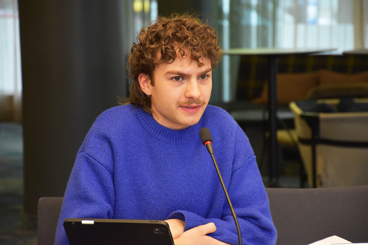 NBG-Mitglied Arnjo Sittig (80. NBG-Sitzung, 5.12.2023/Berlin-Online) (Quelle: Aygül Cizmecioglu) NBG-Mitglied Arnjo Sittig (80. NBG-Sitzung, 5.12.2023/Berlin-Online)