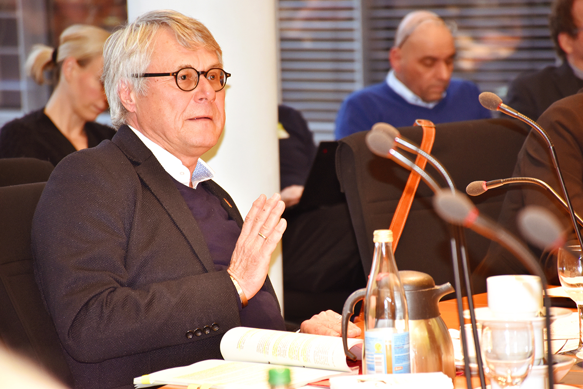 Hartmut Gaßner (Rechtsanwalt) beim Fachgespräch zum Regierungsentwurf Geologiedatengesetz im Deutschen Bundestag (27.01.2020/Berlin) (Quelle: Aygül Cizmecioglu) Hartmut Gaßner (Rechtsanwalt) beim Fachgespräch zum Regierungsentwurf Geologiedatengesetz im Deutschen Bundestag (27.01.2020/Berlin)