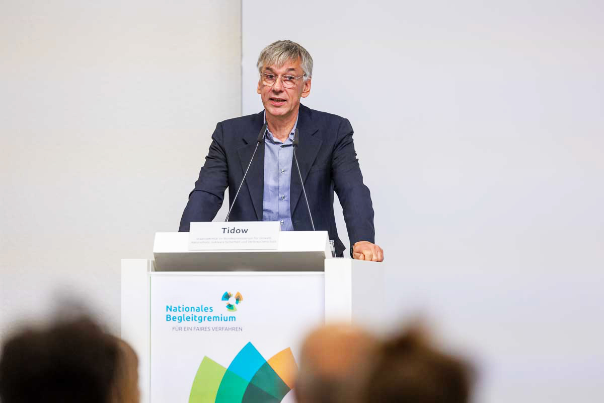 Stefan Tidow, Staatssekretär Bundesumweltministerium (NBG-Veranstaltung "Endlagersuche dauert länger - was nun? Bilanz & Perspektiven", 14.10.2023, Berlin-Online) (Quelle: Bundesfoto/Bernd Lammel) Stefan Tidow, Staatssekretär Bundesumweltministerium (NBG-Veranstaltung "Endlagersuche dauert länger - was nun? Bilanz & Perspektiven", 14.10.2023, Berlin-Online)