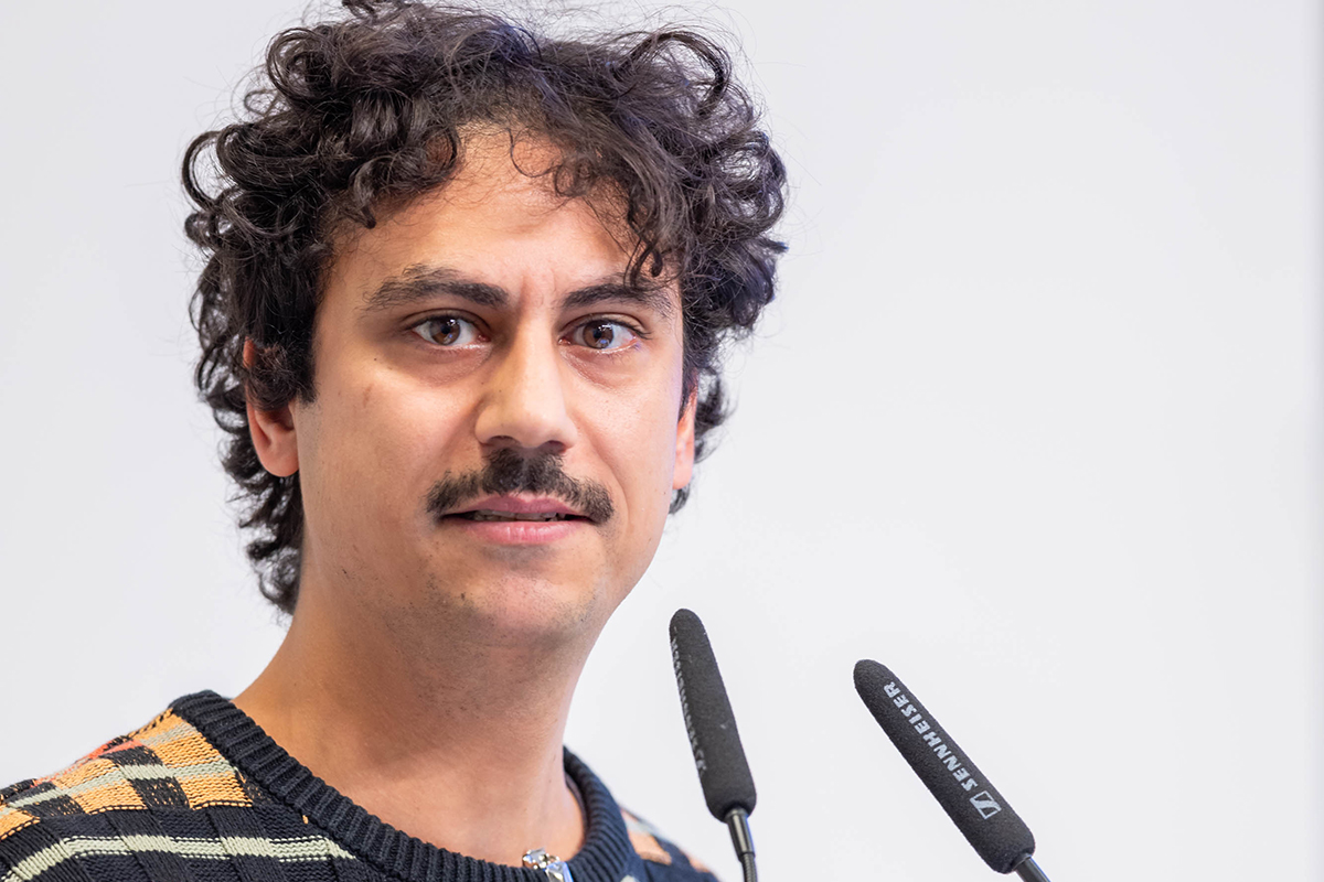 Volkan Sayman, Nexus-Institut (NBG-Veranstaltung "Endlagersuche dauert länger - was nun? Bilanz & Perspektiven", 14.10.2023, Berlin-Online) (Quelle: Bundesfoto/Bernd Lammel) Volkan Sayman, Nexus-Institut (NBG-Veranstaltung "Endlagersuche dauert länger - was nun? Bilanz & Perspektiven", 14.10.2023, Berlin-Online)