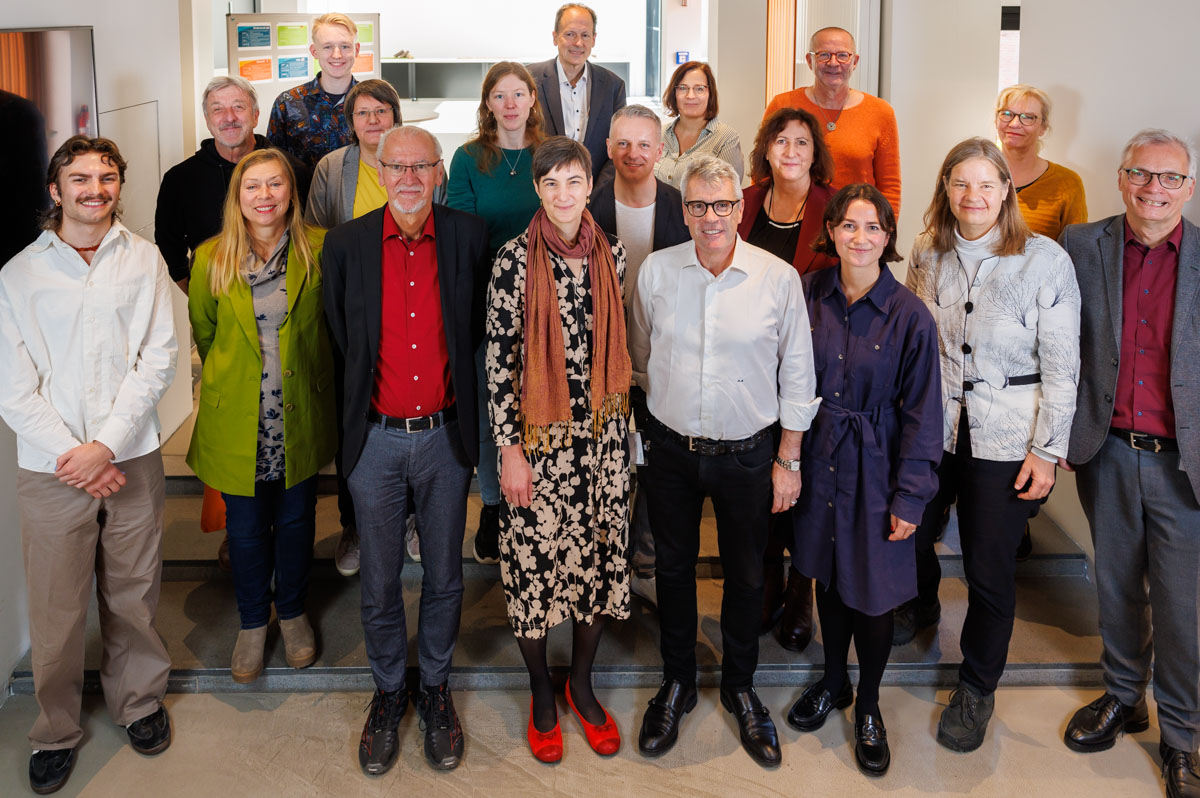 Gruppenfoto (NBG-Veranstaltung "Endlagersuche international - same same but different", 12.10.2024, Berlin-Online) (Quelle: Bernd Lammel/Bundesfoto) Gruppenfoto (NBG-Veranstaltung "Endlagersuche international - same same but different", 12.10.2024, Berlin-Online)