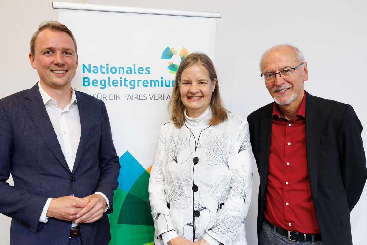 Jan-Niclas Gesenhues, Miranda Schreurs, Armin Grunwald (NBG-Veranstaltung "Endlagersuche international - same same but different", 12.10.2024, Berlin-Online) (Quelle: Bernd Lammel/Bundesfoto) Jan-Niclas Gesenhues, Miranda Schreurs, Armin Grunwald (NBG-Veranstaltung "Endlagersuche international - same same but different", 12.10.2024, Berlin-Online)