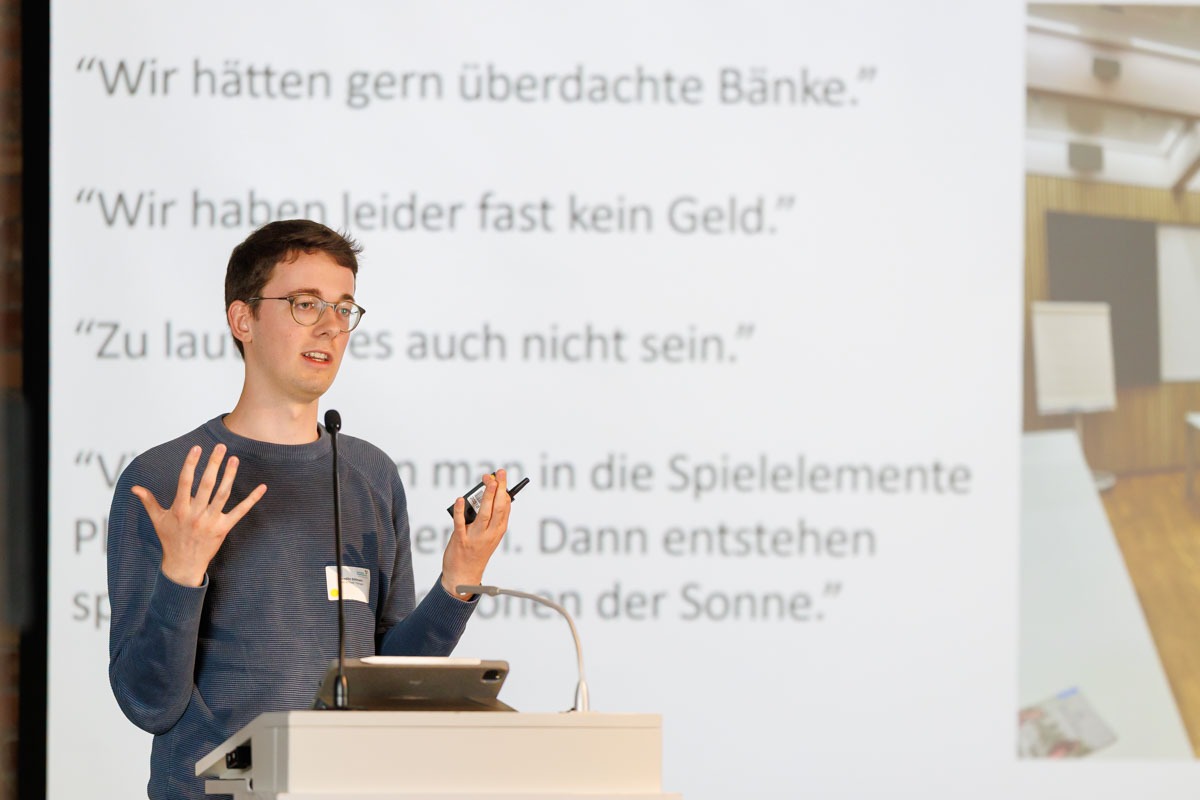 Benedikt Döllmann (NBG-Veranstaltung "Die Zukunft im Blick: Endlagersuche als Mehrgenerationenaufgabe", 17.5.2025, Berlin) (Quelle: Bernd Lammel/Bundesfoto) Benedikt Döllmann (NBG-Veranstaltung "Die Zukunft im Blick: Endlagersuche als Mehrgenerationenaufgabe", 17.5.2025, Berlin)
