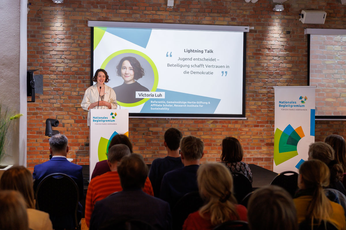 Victoria Luh (NBG-Veranstaltung "Die Zukunft im Blick: Endlagersuche als Mehrgenerationenaufgabe", 17.5.2025, Berlin) (Quelle: Bernd Lammel/Bundesfoto) Victoria Luh (NBG-Veranstaltung "Die Zukunft im Blick: Endlagersuche als Mehrgenerationenaufgabe", 17.5.2025, Berlin)