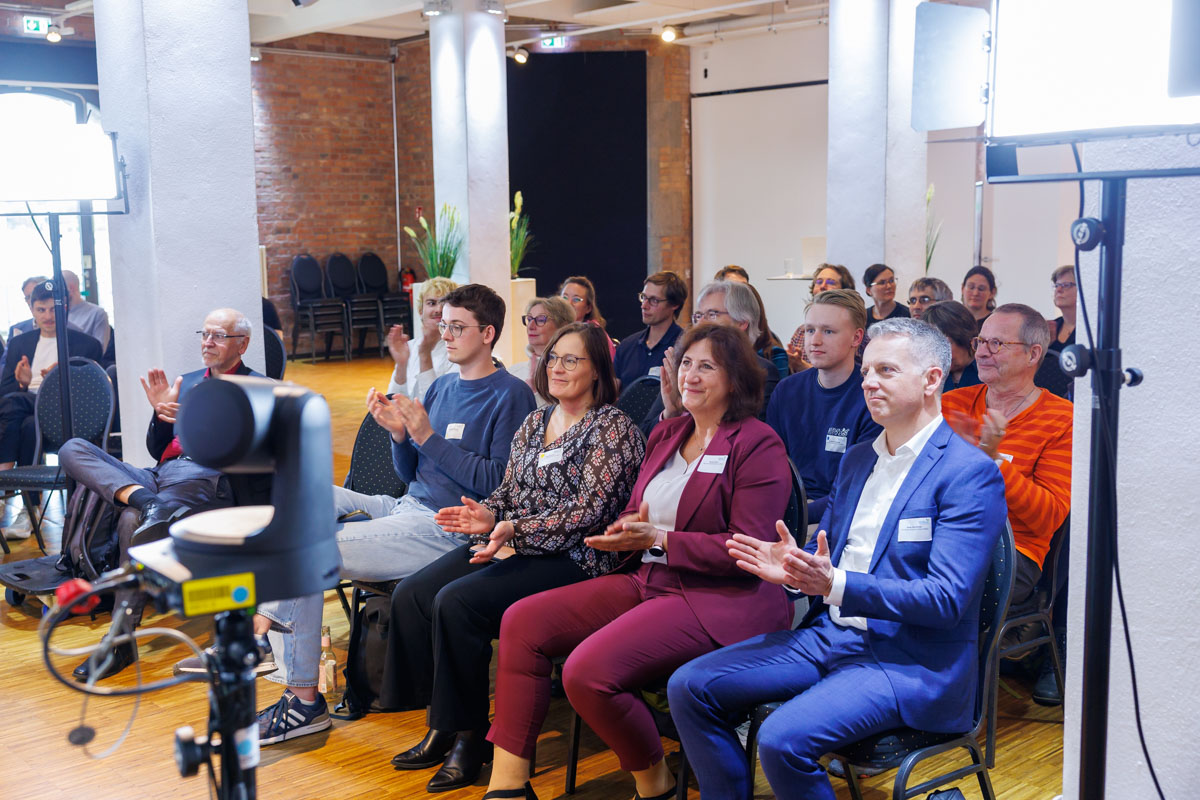 Zu Gast auf der NBG-Veranstaltung "Die Zukunft im Blick: Endlagersuche als Mehrgenerationenaufgabe", 17.5.2025, Berlin (Quelle: Bernd Lammel/Bundesfoto) Zu Gast auf der NBG-Veranstaltung "Die Zukunft im Blick: Endlagersuche als Mehrgenerationenaufgabe", 17.5.2025, Berlin