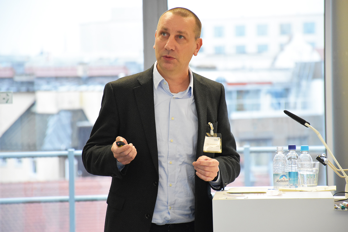 Wolfram Rühaak, Leiter der Abteilung Sicherheitsuntersuchungen des Bereichs Standortauswahl Bundesgesellschaft für Endlagerung/BGE (NBG-Veranstaltung "Die Rolle der Wissenschaft bei der Endlagersuche", 18.11.2022/München-Online) (Quelle: Aygül Cizmecioglu) Wolfram Rühaak, Leiter der Abteilung Sicherheitsuntersuchungen des Bereichs Standortauswahl Bundesgesellschaft für Endlagerung/BGE (NBG-Veranstaltung "Die Rolle der Wissenschaft bei der Endlagersuche", 18.11.2022/München-Online)