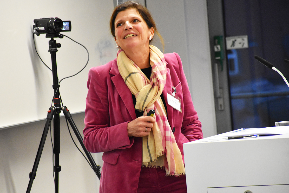 Jeanne Rubner, Vice President Global Communication and Public Engagement TU München (NBG-Veranstaltung "Die Rolle der Wissenschaft bei der Endlagersuche", 18.11.2022/München-Online)
