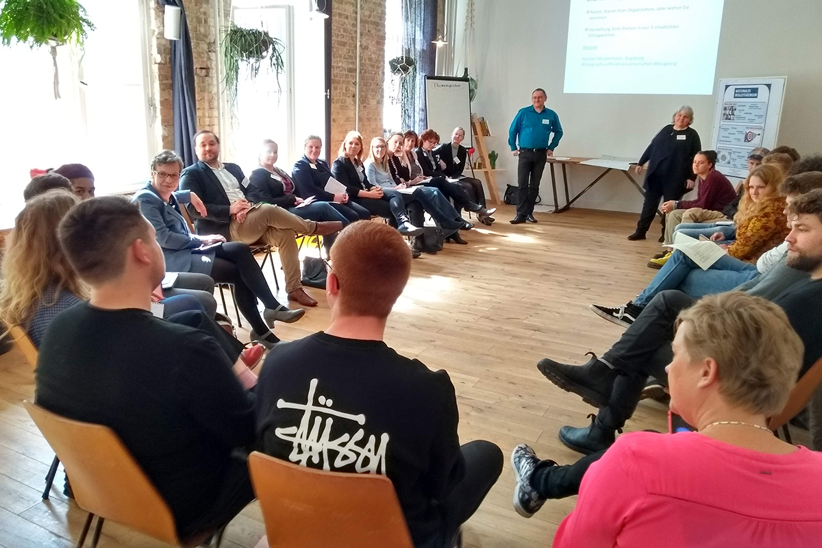 Gruppenbild (Vorbereitungstreffen Jugendworkshop 10.05.2019 / Berlin) (Quelle: Katharina Scheer/BfE) Gruppenbild (Vorbereitungstreffen Jugendworkshop 10.05.2019 / Berlin)